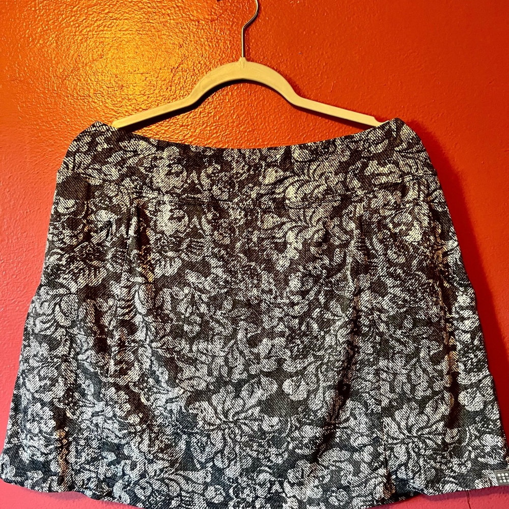 Size Large Skort B&W